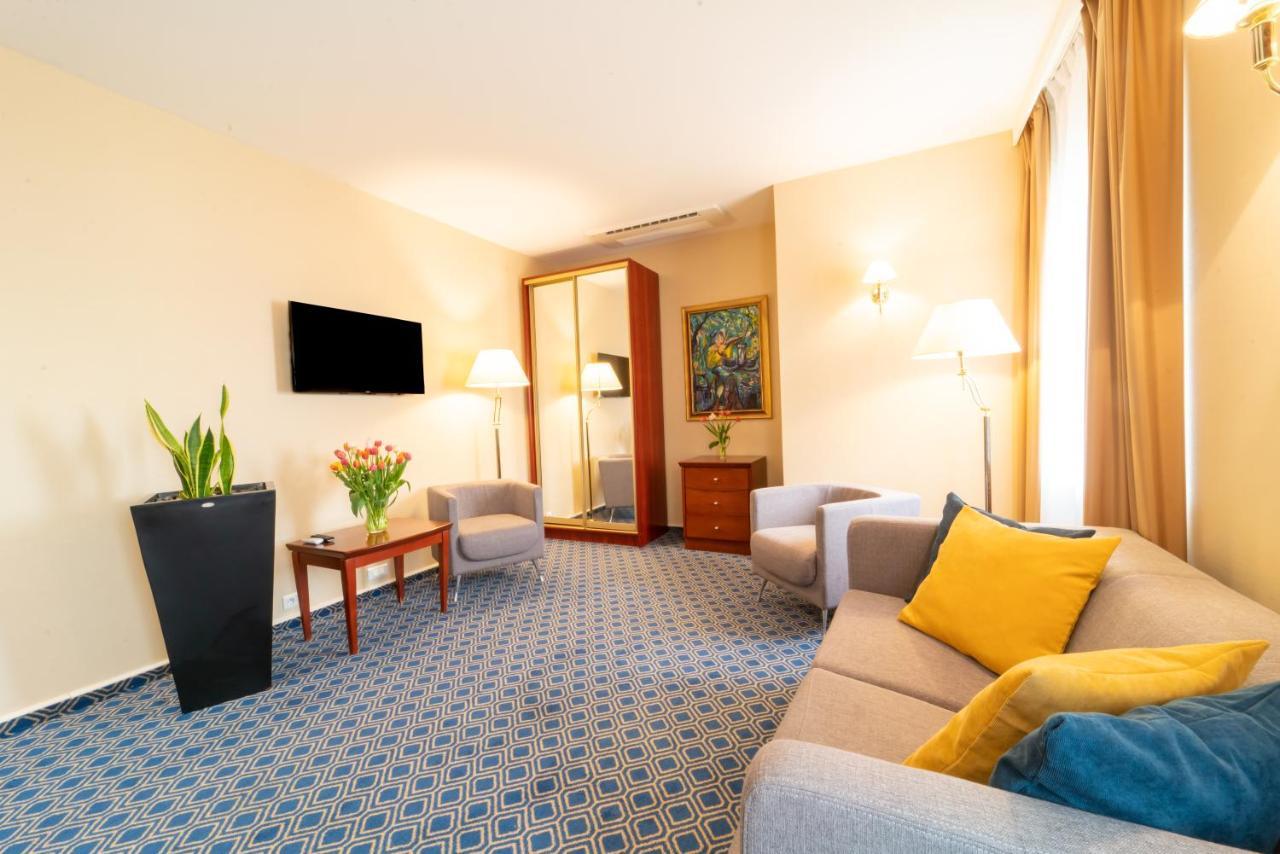 Warminski Hotel & Conference ออลชติน ภายนอก รูปภาพ