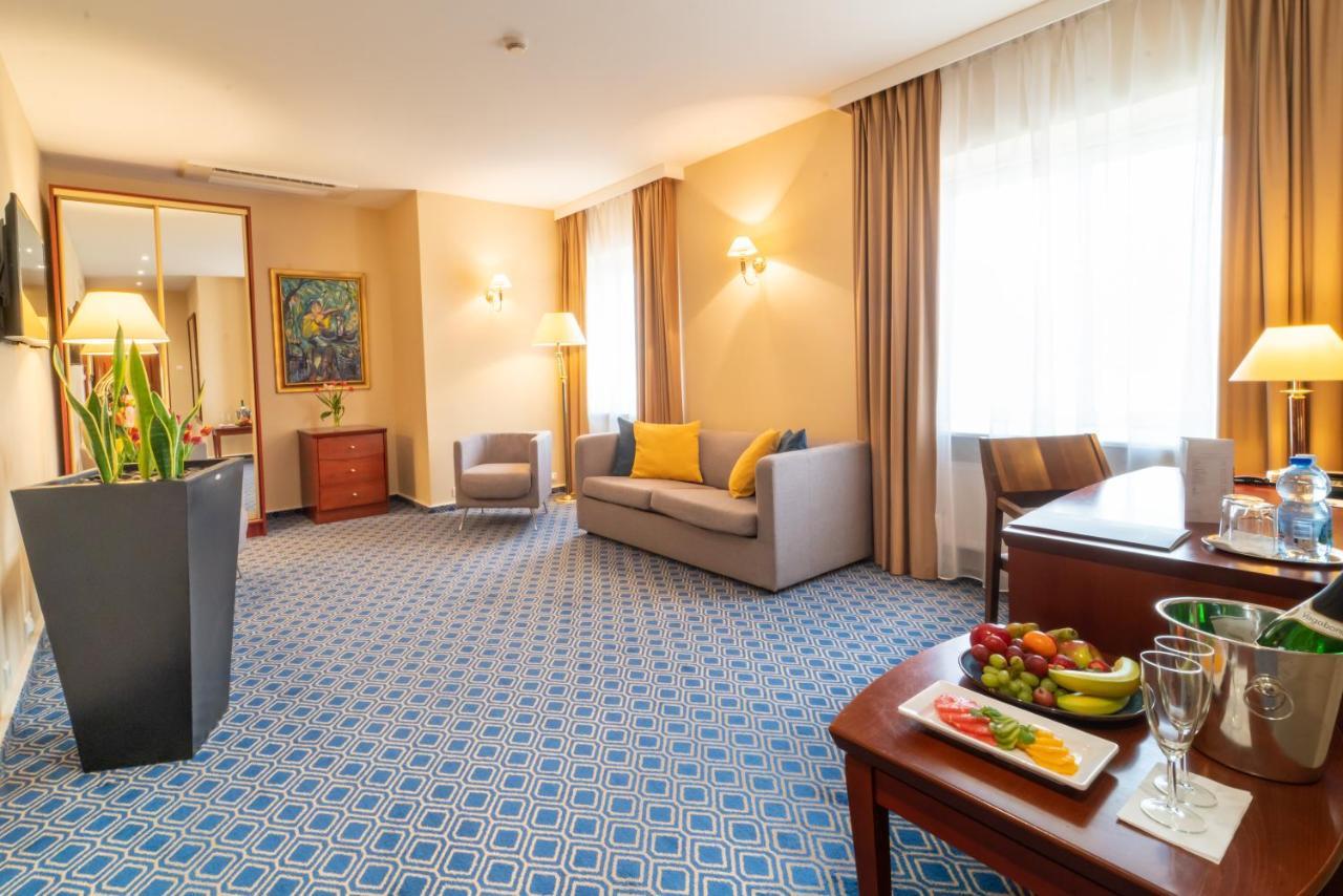 Warminski Hotel & Conference ออลชติน ภายนอก รูปภาพ